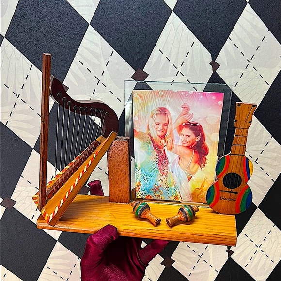 Guitar & Harp Photo Frame - Picture 5 of 7